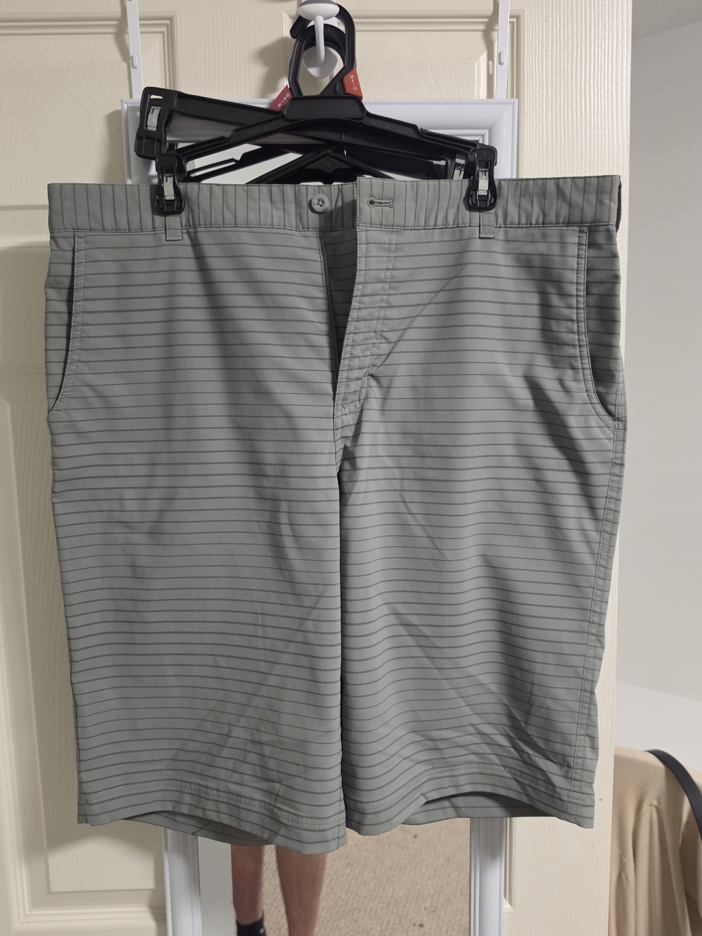 Nike Men’s Light Gray Striped Athletic Golf Shorts